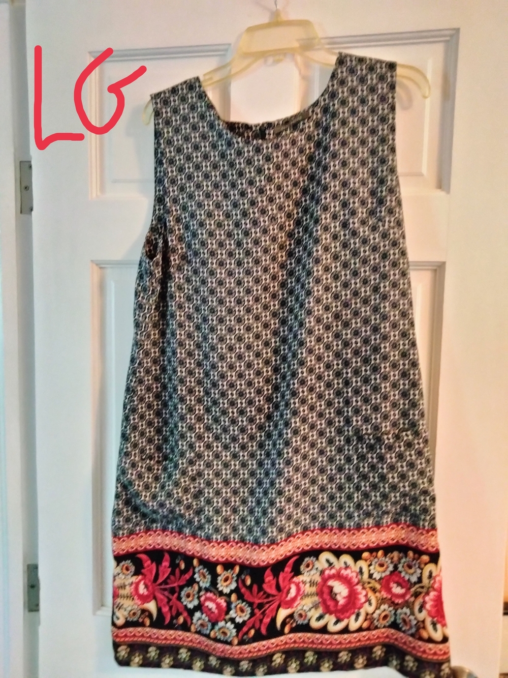Suzy Shier Black Printed Shift Dress with Floral Border